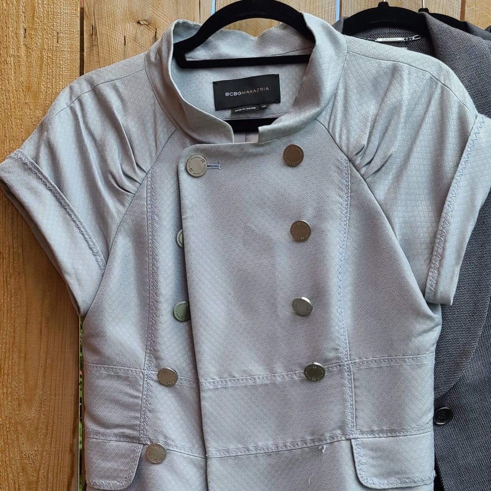 BCBGmaxazria - Shortsleeve blazer w/ royal pattern